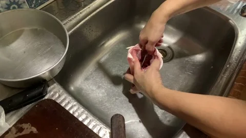Preparing Golden Pomfret Fish Head Vídeo Stock 132093603
