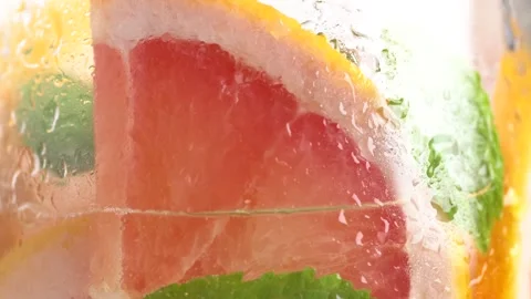 Preparing grapefruit lemonade with ice cubes. Mojito cocktail, fizzy sparkl.. Stock Footage 275885865