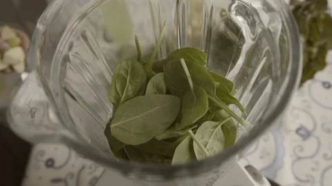 Preparing green juice 库存影片 86153643