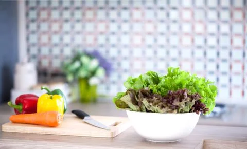 Preparing of green salad Foto stock