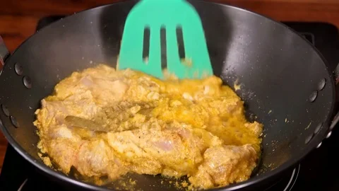 Preparing Indian Chicken Curry - Closeup Shot 動画素材 82887682