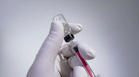 Preparing an Injection 스톡 동영상 34332585