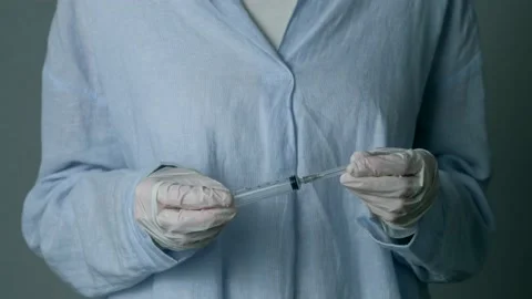 Preparing an injection Video stock 147713609
