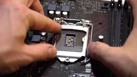 Preparing to install the central processor in the motherboard slot. 스톡 동영상 83167354