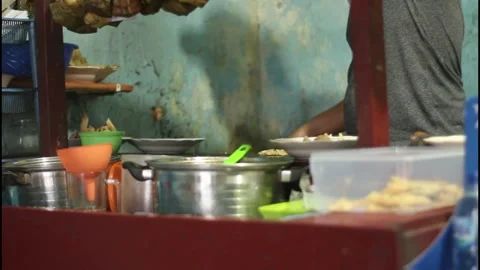Preparing kupat tahu blabak Stock Footage 270788427