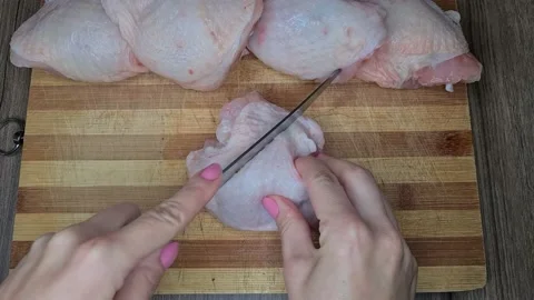 Preparing Legs Chicken For Marinating Vidéo 166637433