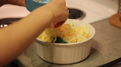 Preparing meal Vídeo Stock 24636313