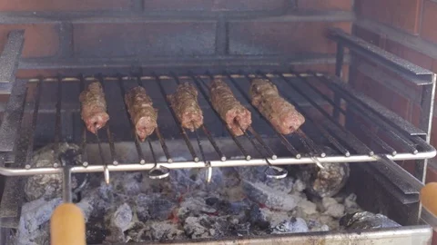Preparing meat on grill on fire Video stock 116737086