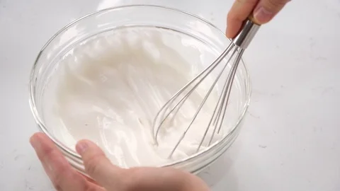 Preparing mixing meringue for cake and bakery. Видео 124078058