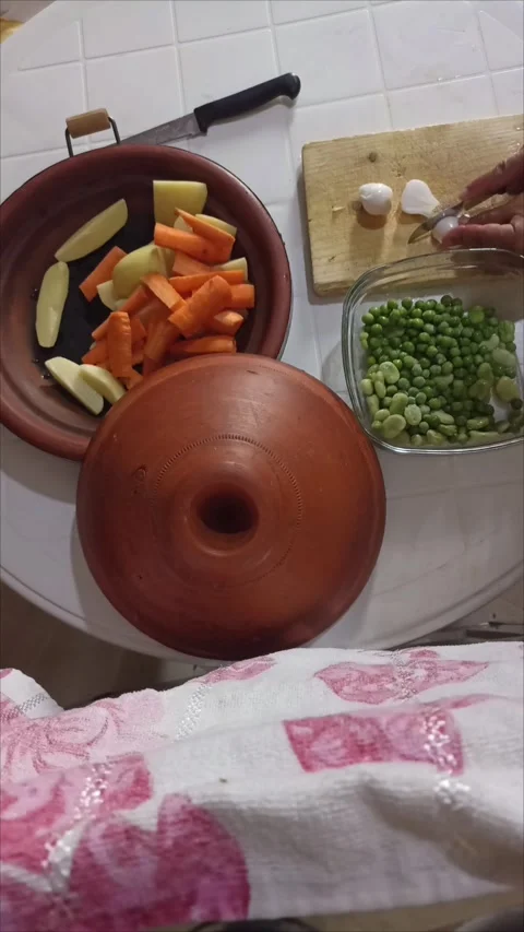 Preparing Moroccan Tagine Part 5: Chopping Green Onion. Stock Footage 333682533