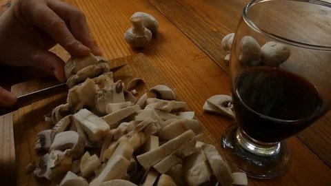 Preparing mushrooms 스톡 동영상 101932419