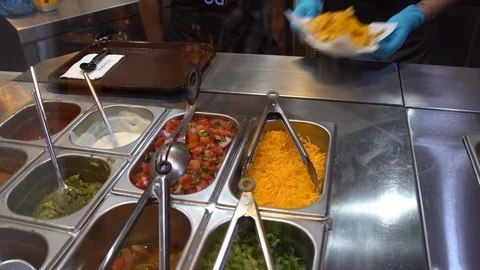 Preparing nachos for customer Stock Footage 91714968