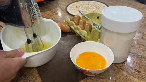 Preparing Omelette: Beating Egg Whites Video stock 280515501