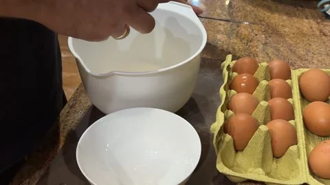 Preparing Omelette: Beating Egg Whites Video stock 280515883