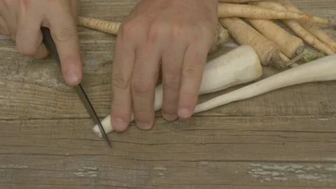 Preparing Parsnips A Comprehensive StepbyStep Guide to Cutting and Preparing Vidéo 283283987