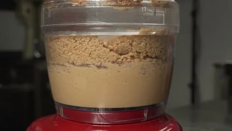 Preparing peanut butter - blender and peanuts 库存影片 199595414