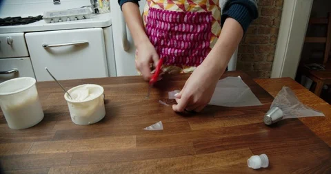 Preparing a piping bag Stock Footage 117027177
