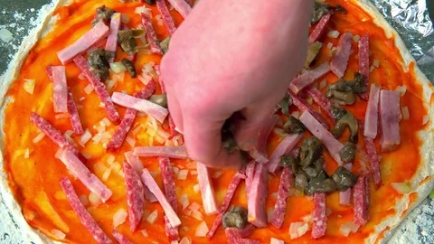 Preparing the pizza for baking 스톡 동영상 73040918