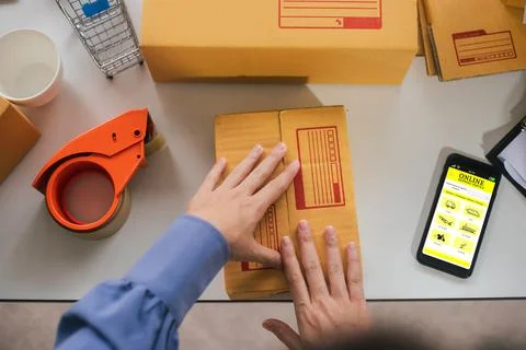 Preparing post courier delivery package. 写真素材