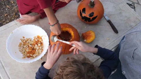 Preparing pumpkin for Halloween. Video stock 231613613