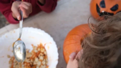 Preparing pumpkin for Halloween. Stock Footage 231613668