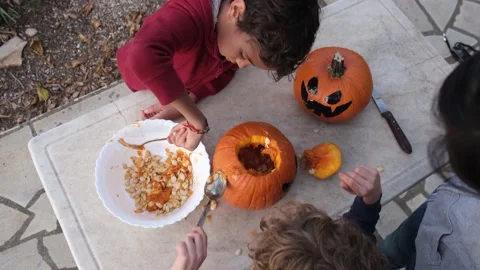 Preparing pumpkin for Halloween. Stock Footage 231613704