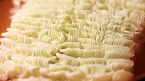 Preparing a quick noodles time-lapse close up Video stock 77364765