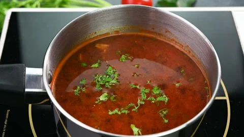 Preparing rasam Stockbeeldmateriaal 293194156