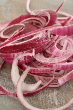 Preparing raw onions Foto stock