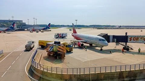 Preparing to refuel the aircraft. Photos