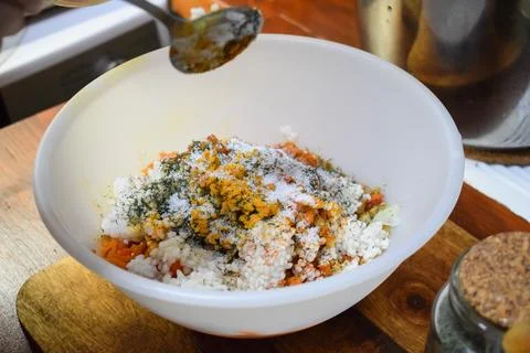 Preparing Rice for Cabbage Roll Filling Foto stock
