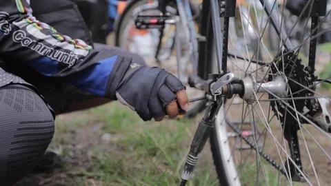 Preparing to riding bicycle 2 스톡 동영상 107713509