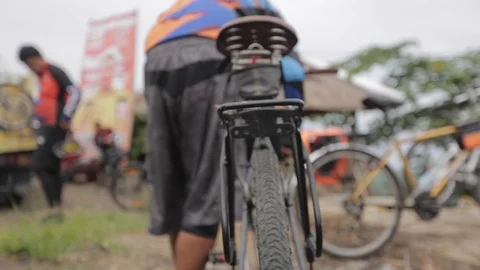 Preparing to riding bicycle 3 스톡 동영상 107713362