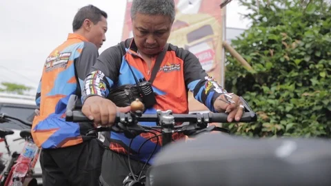 Preparing to riding bicycle 4 스톡 동영상 107712265