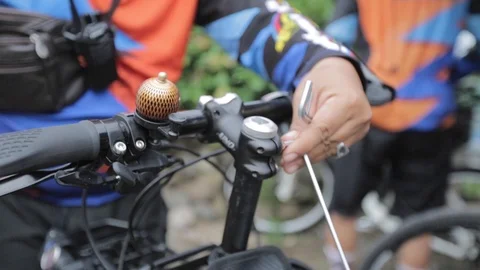 Preparing to riding bicycle 5 스톡 동영상 107713556