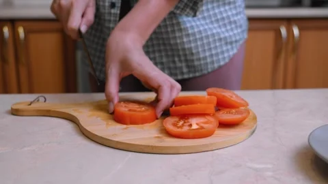 Preparing Ripe Tomatoes On Wooden Surface For Cooking Or Sandwich 库存影片 331149734