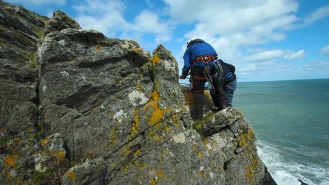 Preparing for rock climbing by the sea Video stock 236711571