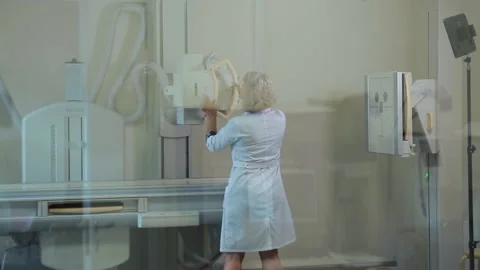 Preparing Roentgen machine for procedures Video stock 168569374