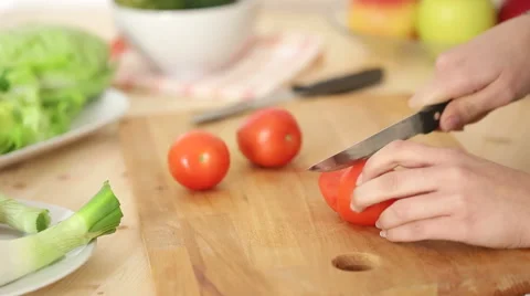 Preparing a salad 库存影片 53077865