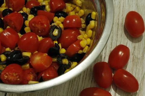 Preparing salad in process Foto stock