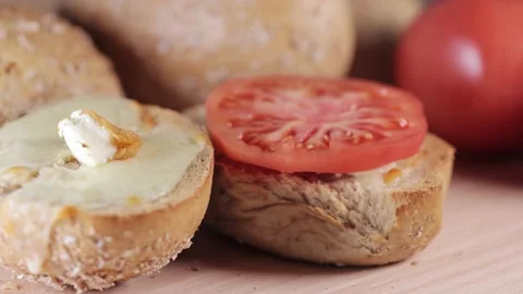 Preparing sandwich on breakfast table full of vegtables.  Vídeos de archivo 154458806