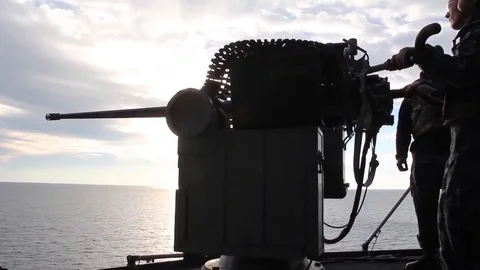 Preparing for shooting with a 25 mm artillery gun Mark 38 Video stock 121026113