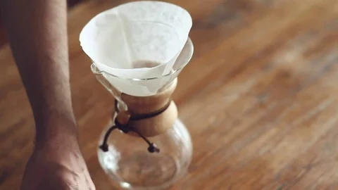 Preparing speciality coffee with an alternative method 動画素材 73831432