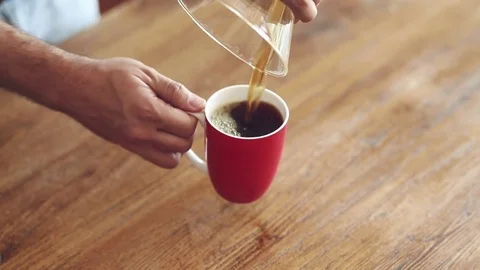 Preparing speciality coffee with an alternative method 動画素材 73831897