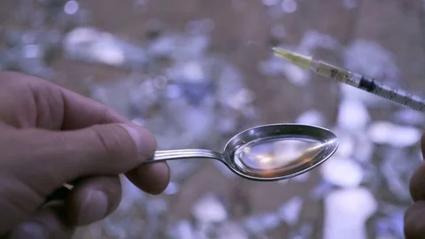 In preparing spoon dose of the drug in the fire. Close up 스톡 동영상 78058356