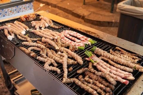 Preparing stigghiole on a grill Foto stock