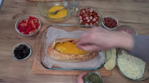 Preparing Stuffed Bread Homemade Vidéo 213326692