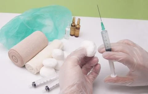 Preparing the Syringe for Injection Foto stock