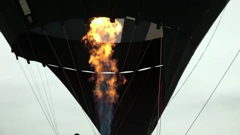 Preparing for take-off hot air balloons Vídeos de archivo 161779363