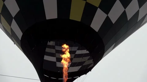 Preparing for take-off hot air balloons 스톡 동영상 161779614